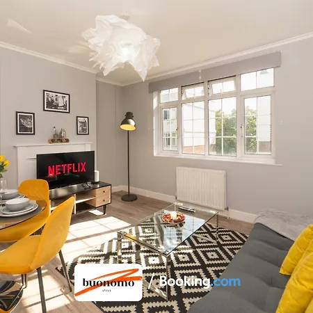 Two Bedroom Apartment By Buonomo Stays Short Lets & Serviced Accommodation With Balcony London Exterior photo