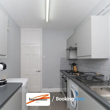 Two Bedroom Apartment By Buonomo Stays Short Lets & Serviced Accommodation With Balcony London Exterior photo