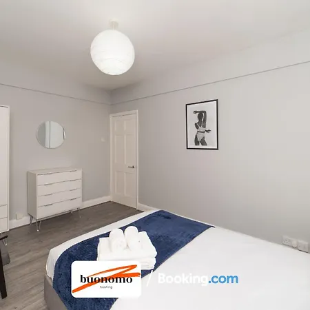 Two Bedroom Apartment By Buonomo Stays Short Lets & Serviced Accommodation With Balcony London Exterior photo