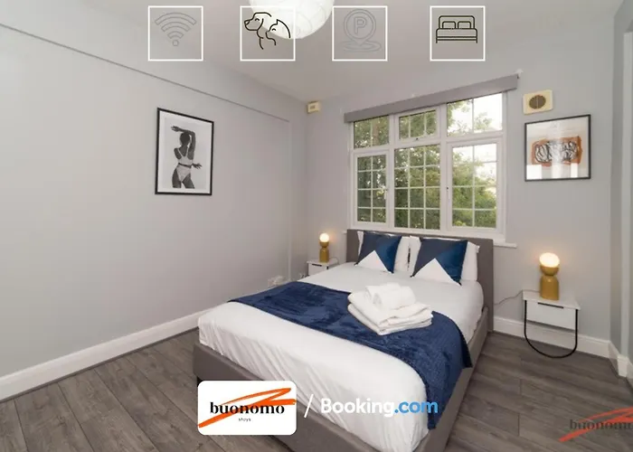 Two Bedroom Apartment By Buonomo Stays Short Lets & Serviced Accommodation With Balcony